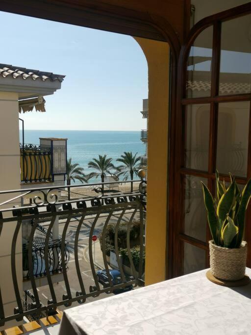 Cal Salmare Seafront Apartment With Rooftop Terrace And Pool 卡拉费尔 外观 照片